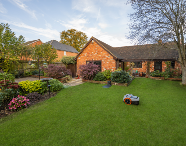 media (1) Robot tondeuse Navimow i105E – Sans fil périmétrique – Surface jusqu’à 500 m²