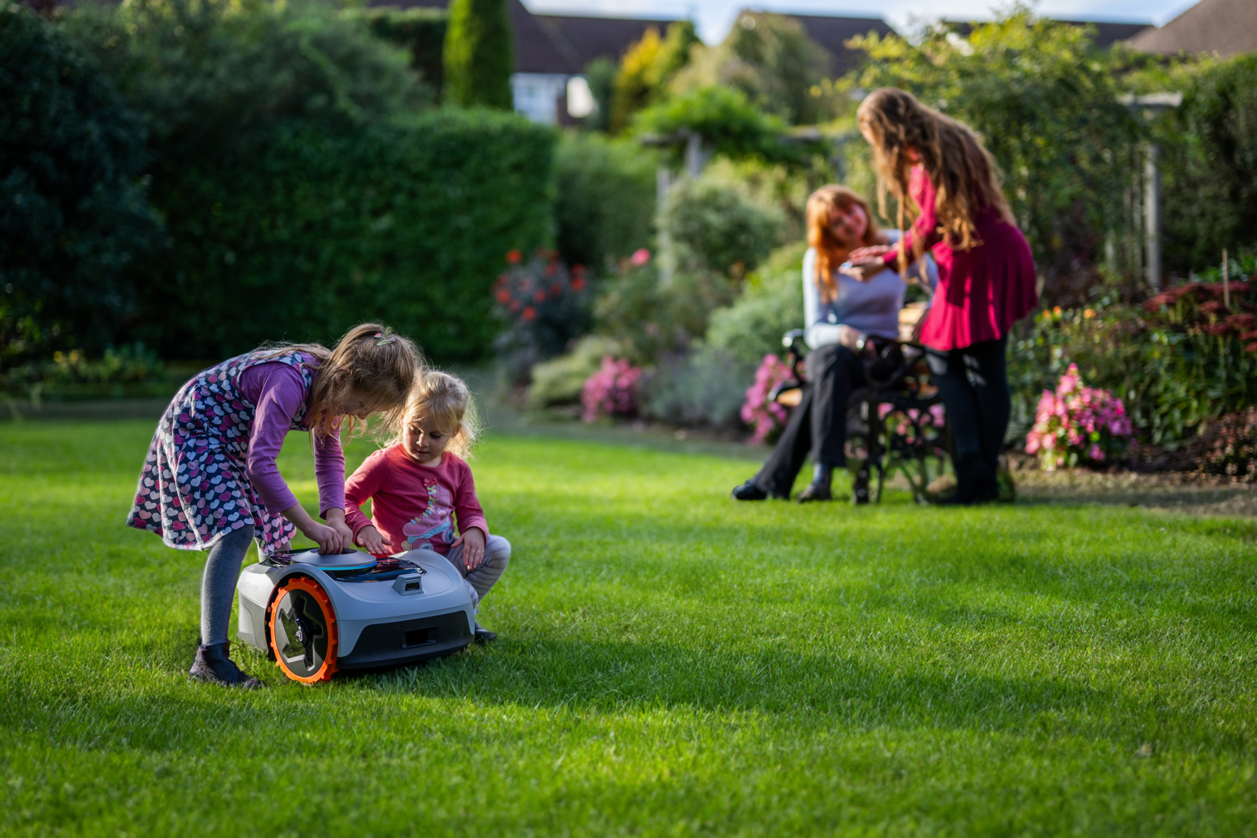 media (2) Robot tondeuse Navimow i105E – Sans fil périmétrique – Surface jusqu’à 500 m²