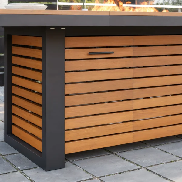 uploads_cabecc7cc50049a9be9b3bbe81b029f0_ Table à manger d'extérieur Tevara de 240 cm (94,5") avec foyer au propane, réservoir dissimulé et pare-brise